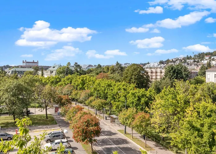 Lam Olive - Ac - Castle View ブラチスラヴァ